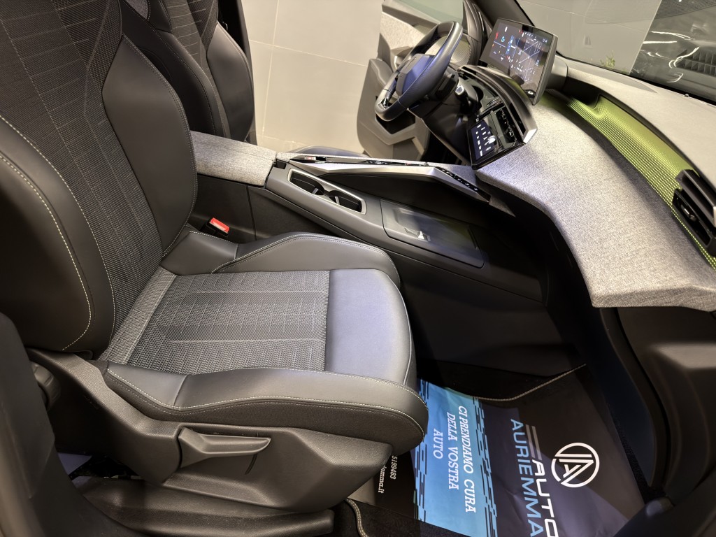 PEUGEOT 3008 1200 HYBRID 145 CV GT 